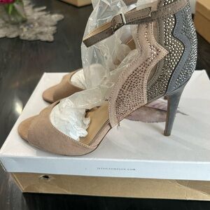 **NEW** Jessica Simpson Beige Suede Heels